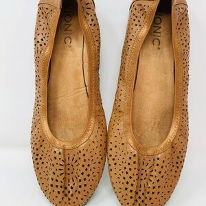 Vionic Women's Brown Perforated Flats